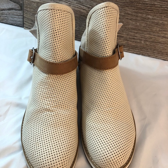 EMU Australia Women’s Suede Fabric Perforated Lightweight Booties SZ 8/8.5 Ankle - Picture 12 of 16